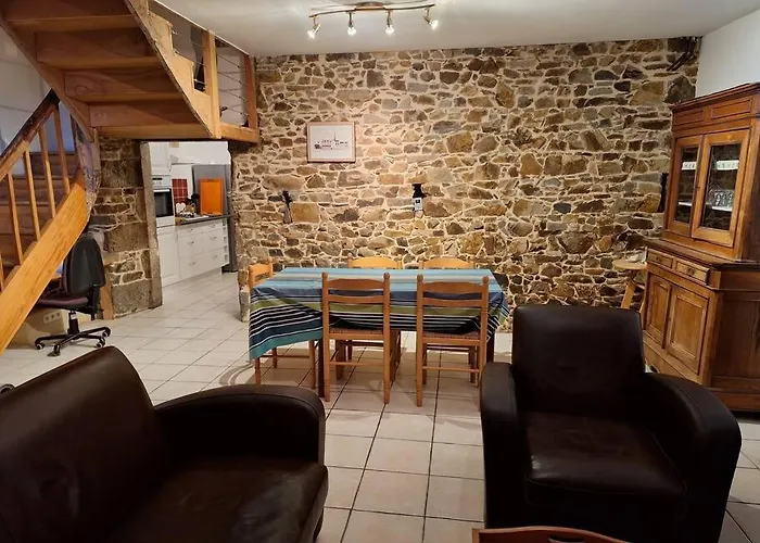 Maison En Pierre Proche Mer, Commerces Et Bus