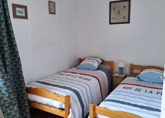 Maison En Pierre Proche Mer, Commerces Et Bus