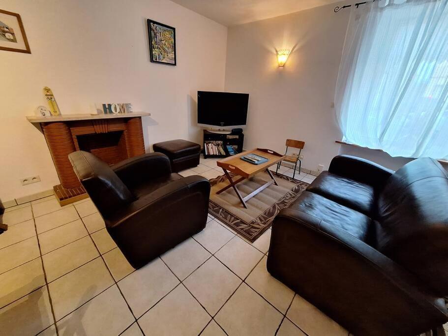 Holiday home Maison En Pierre Proche Mer, Commerces Et Bus *