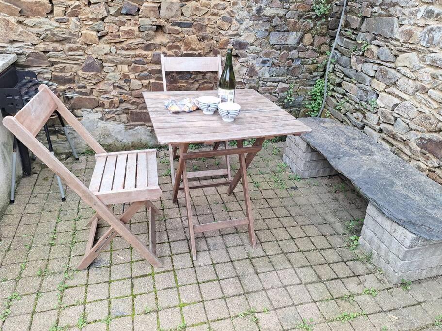 Maison En Pierre Proche Mer, Commerces Et Bus Holiday home *