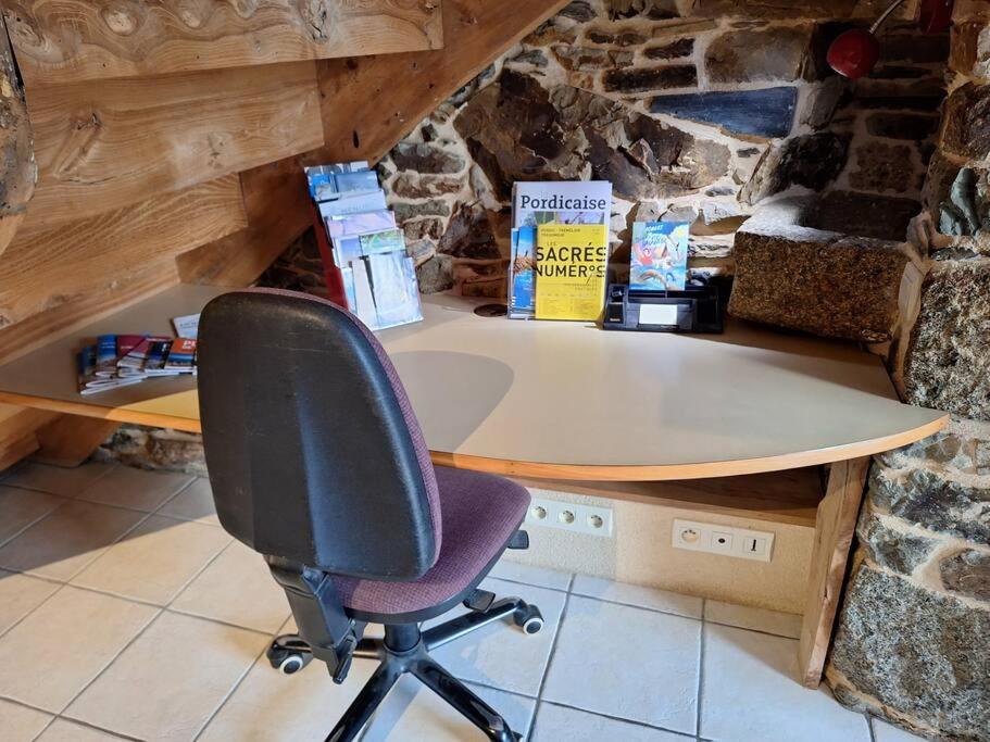 Holiday home Maison En Pierre Proche Mer, Commerces Et Bus *