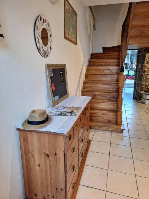 Maison En Pierre Proche Mer, Commerces Et Bus Holiday home